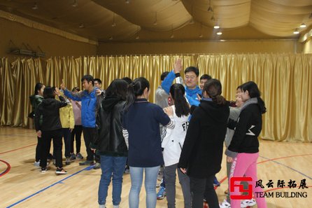 素質(zhì)拓展訓練破冰熱身游戲圖片