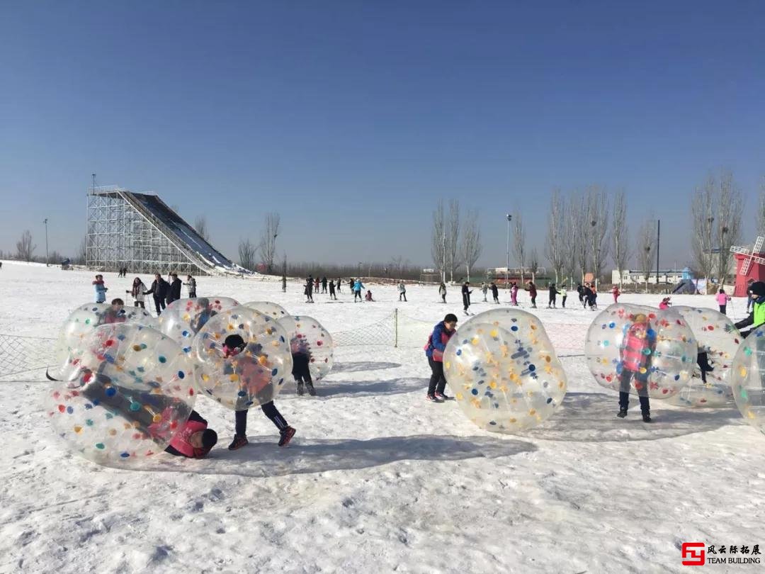 滑雪團(tuán)建活動(dòng)